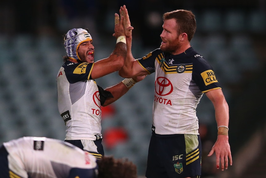 Johnathan Thurston and Gavin Cooper celebrate win over Parramatta