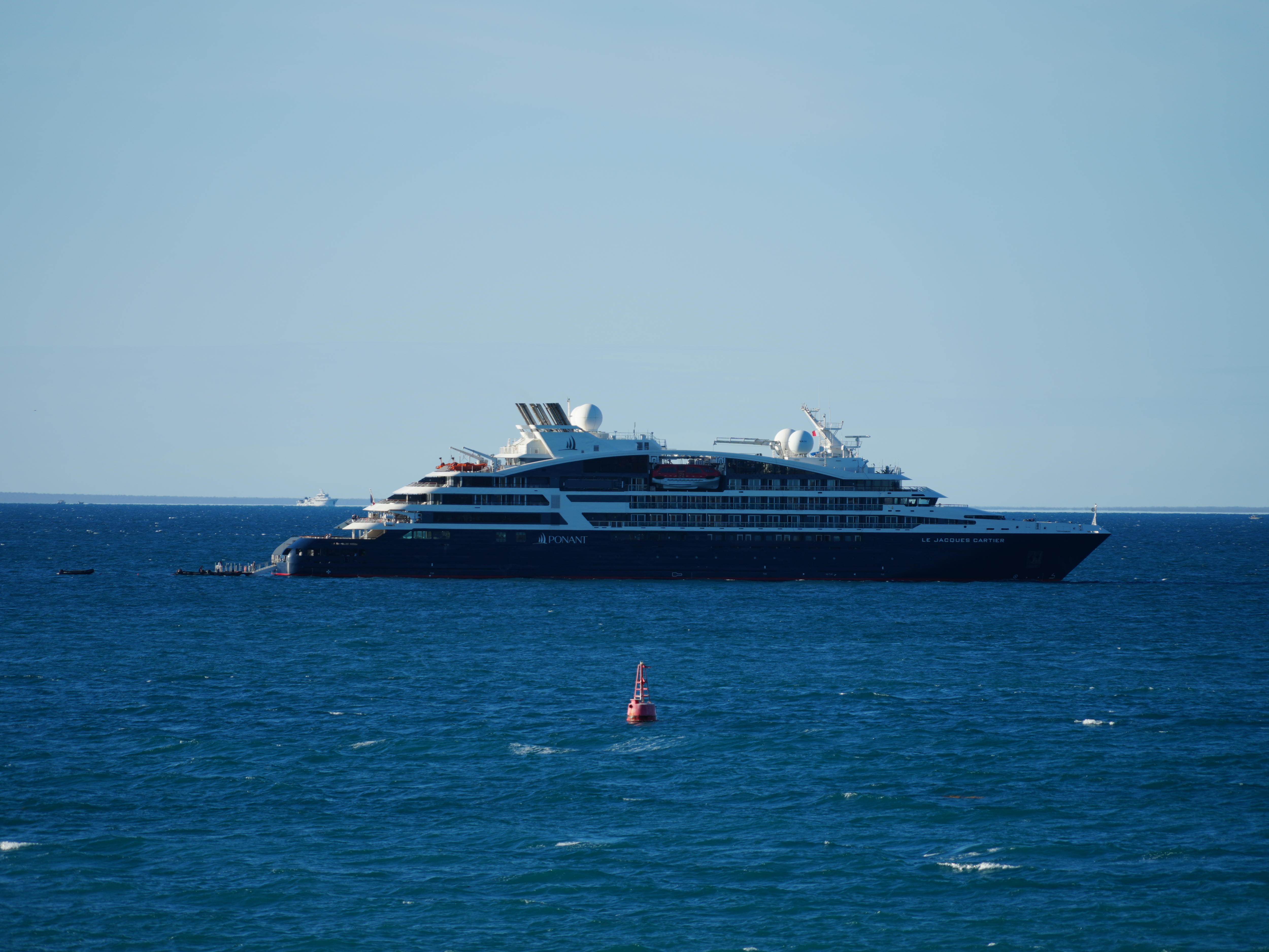 Port strike leaves cruise ships stranded at sea in Western Australia's north