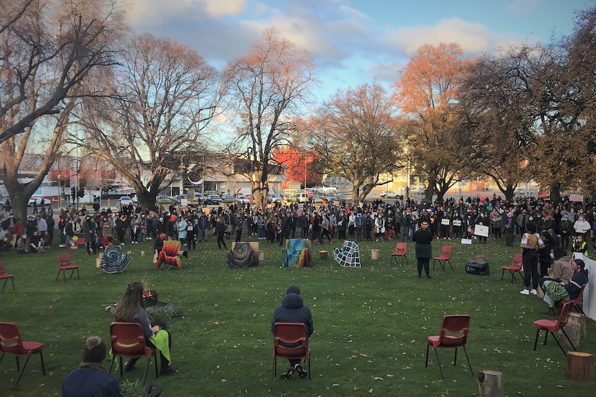 A crowd of people in a park.