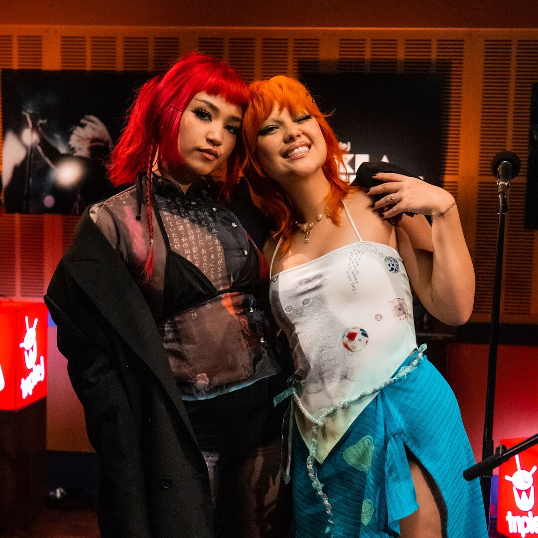 Cat & Calmell cover Nelly Furtado's "Maneater" for Like A Version