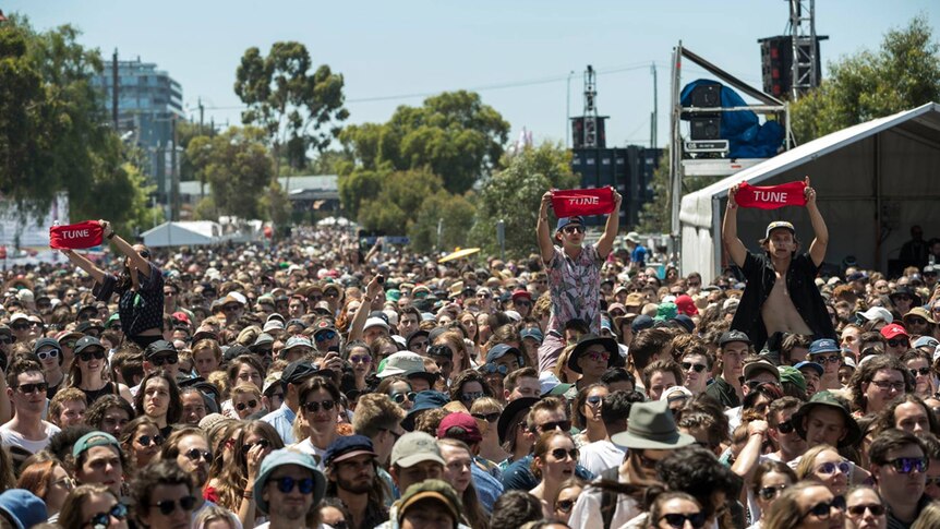 the crowd at Laneway Festival in Melbourne 2016 brandishing tune rags