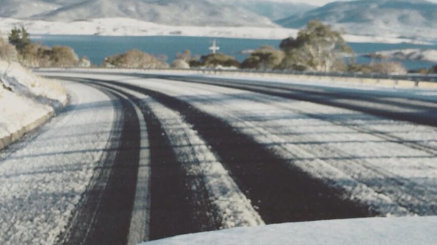 The road coming into East Jindabyne.