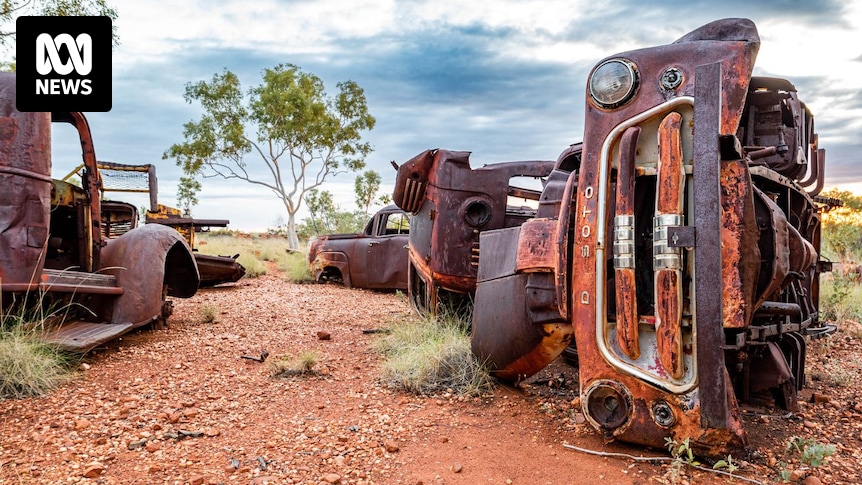 Des épaves de voitures abandonnées que certains utilisent comme points de repère ciblés par les conseils de l’outback pour un recyclage potentiel