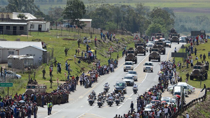 Mourners line streets as Mandela's remains driven to Qunu