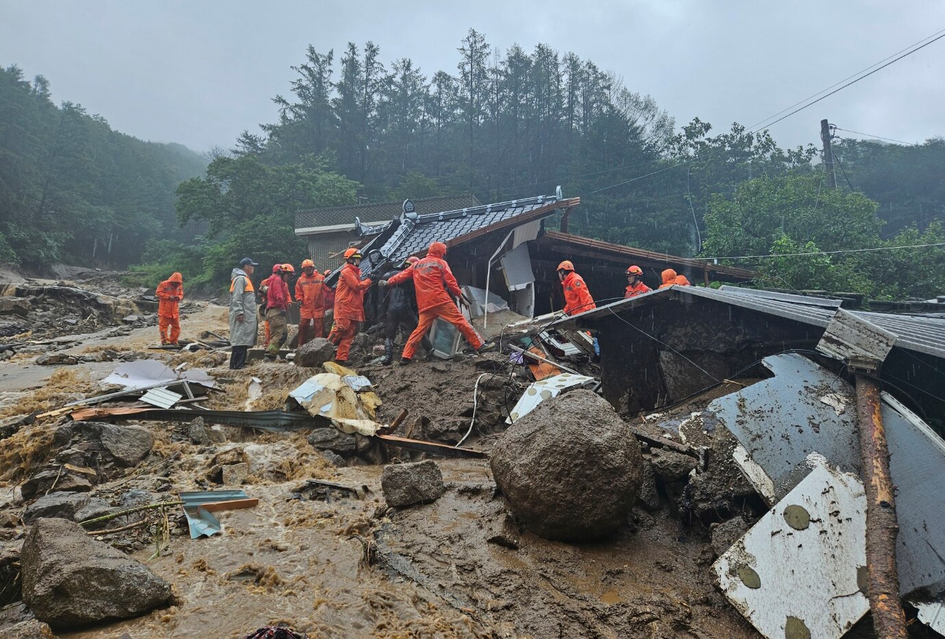 Days Of Torrential Rain In South Korea Leave At Least 37 Dead In ...