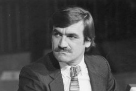 Black and white shot Barrie Cassidy looking off camera.