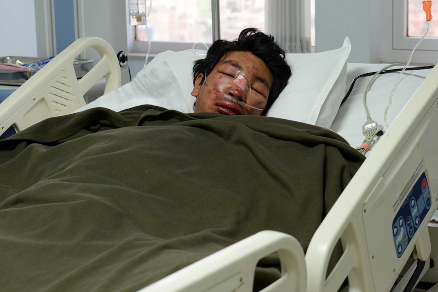 Mount Everest guide recalls horror of being 'trapped' by avalanche