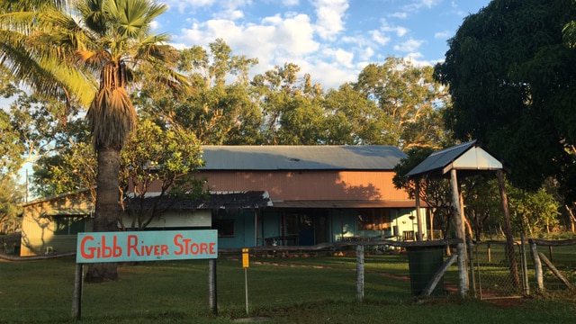 Gibb River cattle station store, with sign on front lawn.