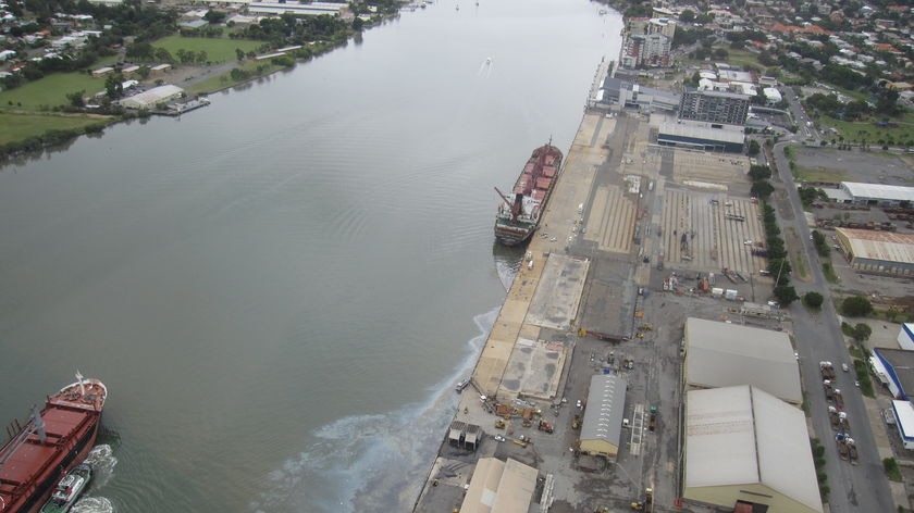 Oil leaks from the Pacific Adventurer