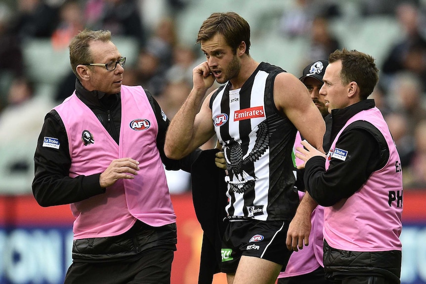 Collingwood's Alan Toovey comes off with concussion against the Western Bulldogs at the MCG.