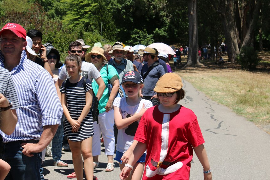 Line to see the Corpse Flower at Mount Lofty