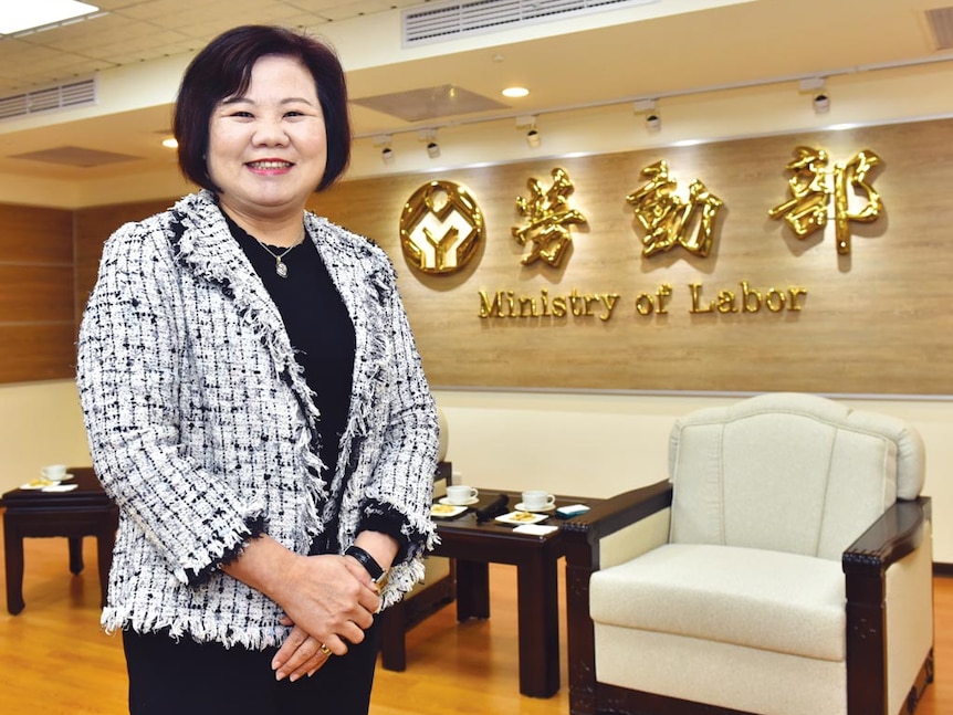 台湾劳动部长许铭春称未来引进的印度外劳会考虑肤色和宗教背景等在台湾和印度都引发争议。