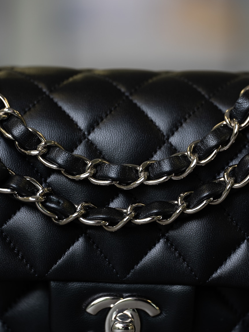 A bag chain.
