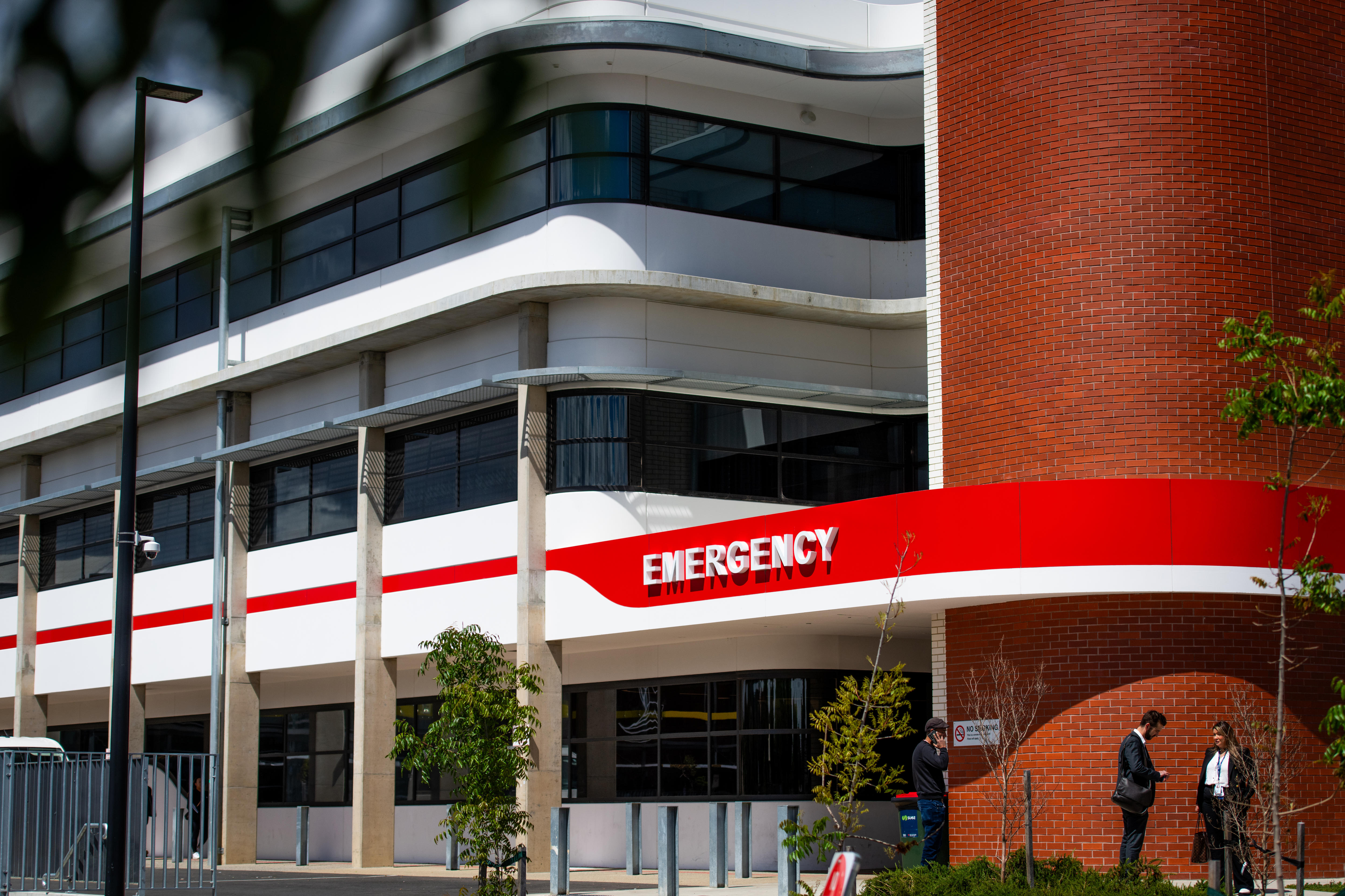Nurses and midwives to go on strike at major Adelaide hospital over wage claim