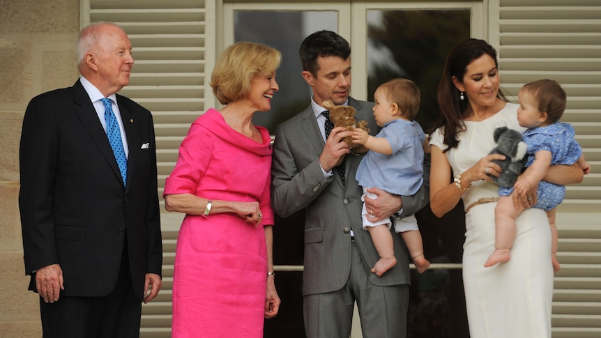 Bryce admires Royal couple's twins
