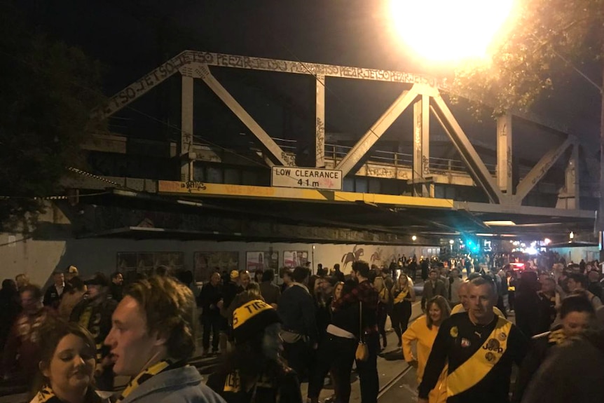 About 100 fans leave the MCG