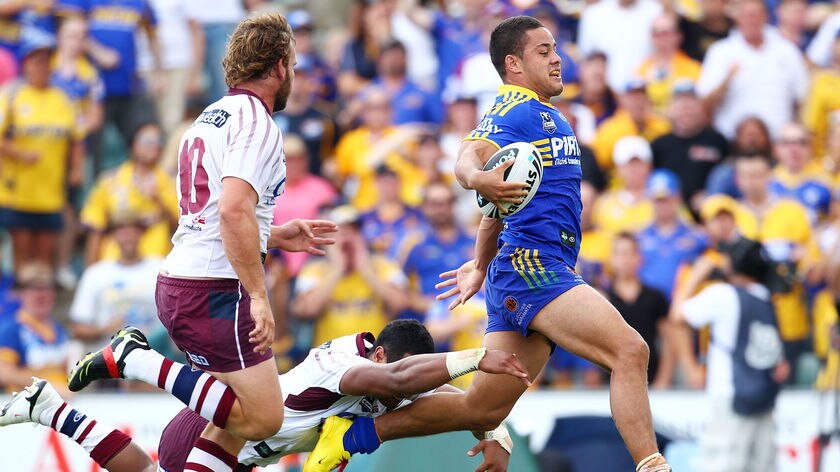 Hayne breaks through to set up the game-changing try.