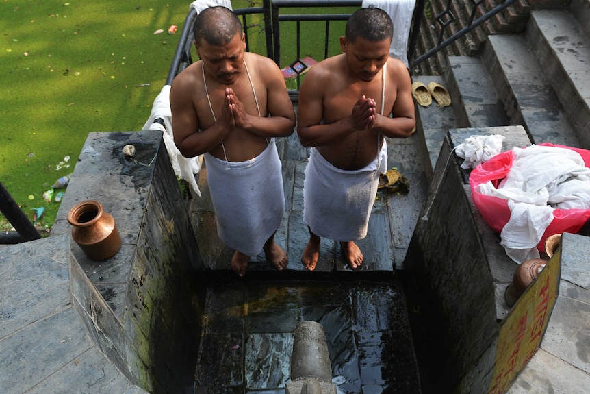 Nepalese Hindus perform a mourning ritual in Kathmandu