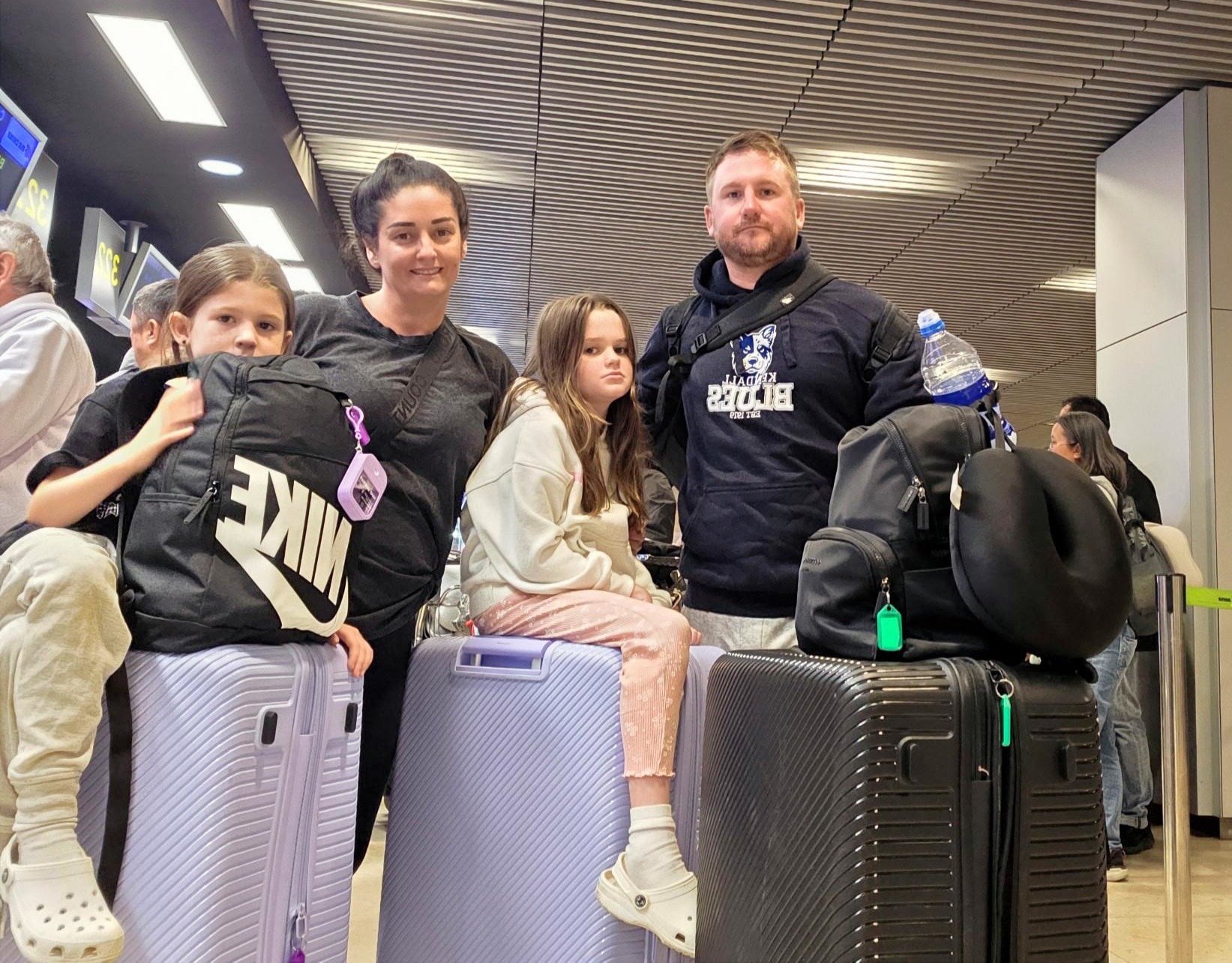 From limos to $10K flights, Aussies go to extremes to escape Middle East war