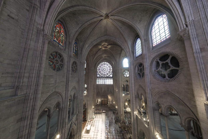 The panoramic image shows the vaulted ceiling of the Notre Dame Cathedral