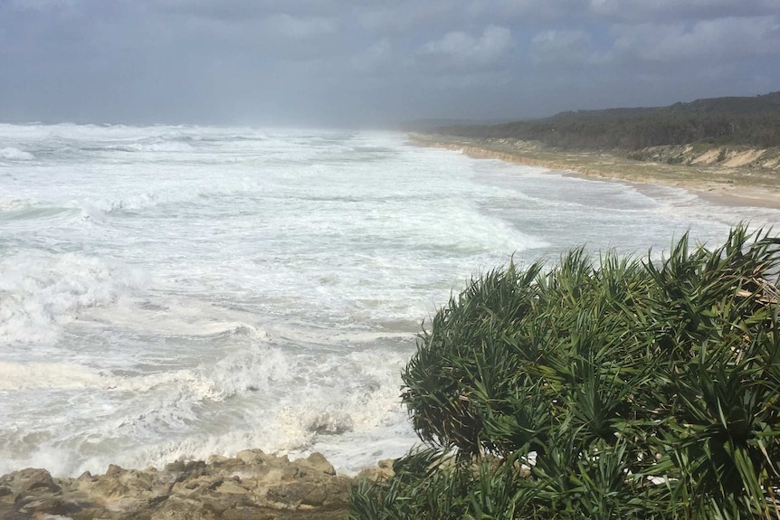 Rough waves off Main Beach at Stradbroke Island.