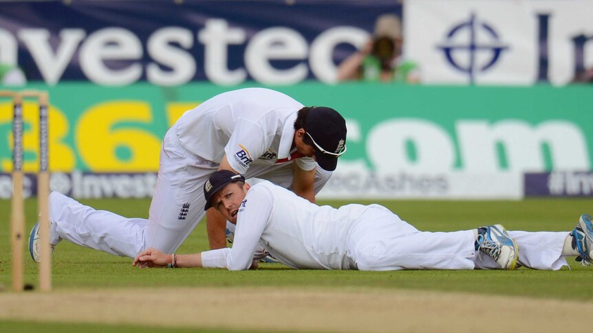 Graeme Swann despairs as Alastair Cook looks on after Swann dropped Chris Rogers on day two of the fourth Ashes Test.