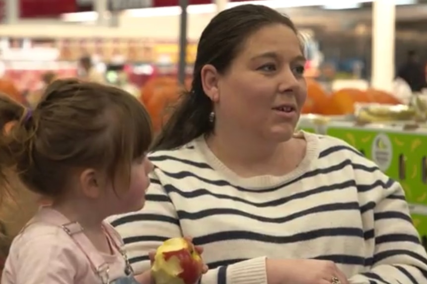 Carly Sutton shopping with her daughter