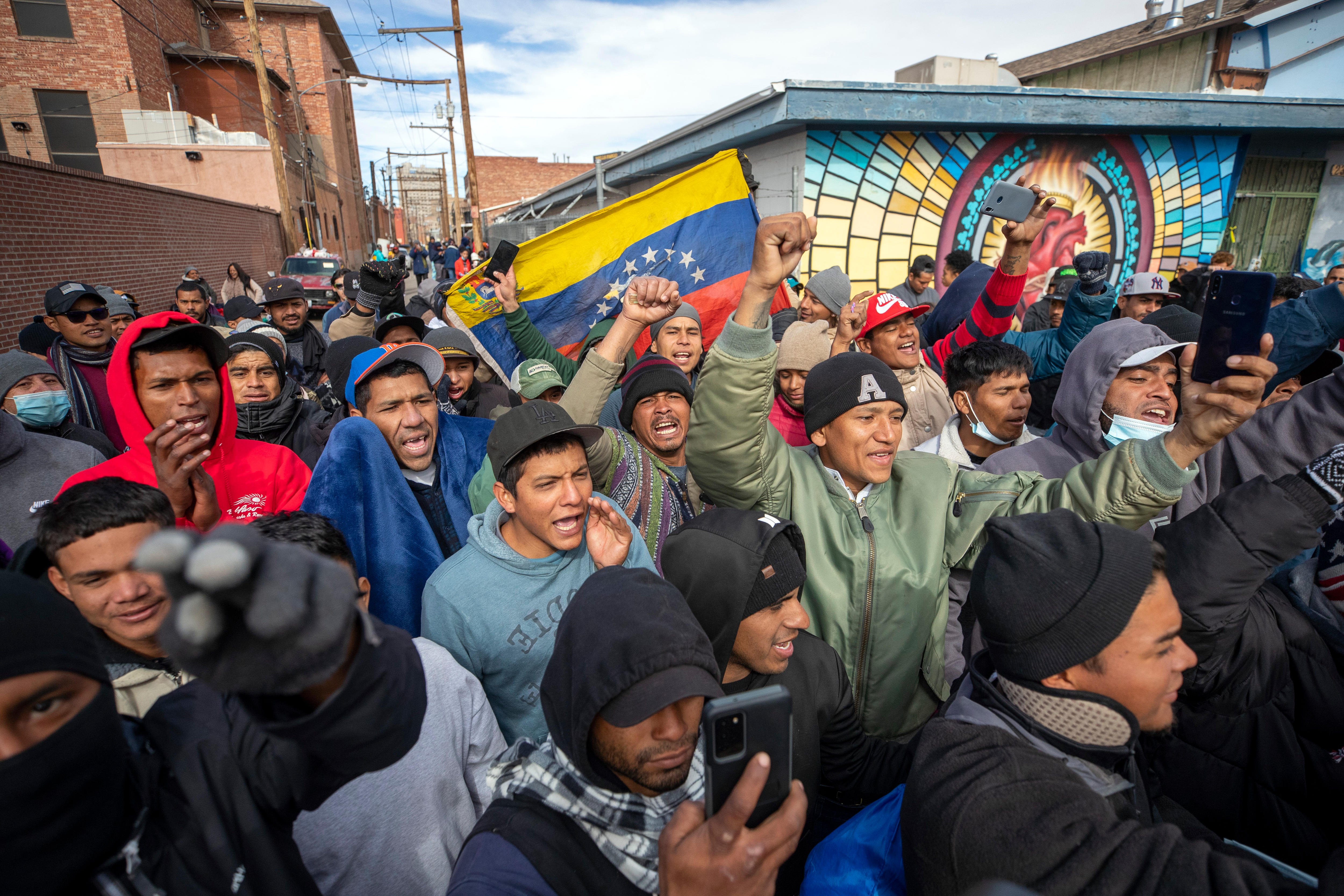 Illegal migrants in El Paso fear new border rules on eve of US ...