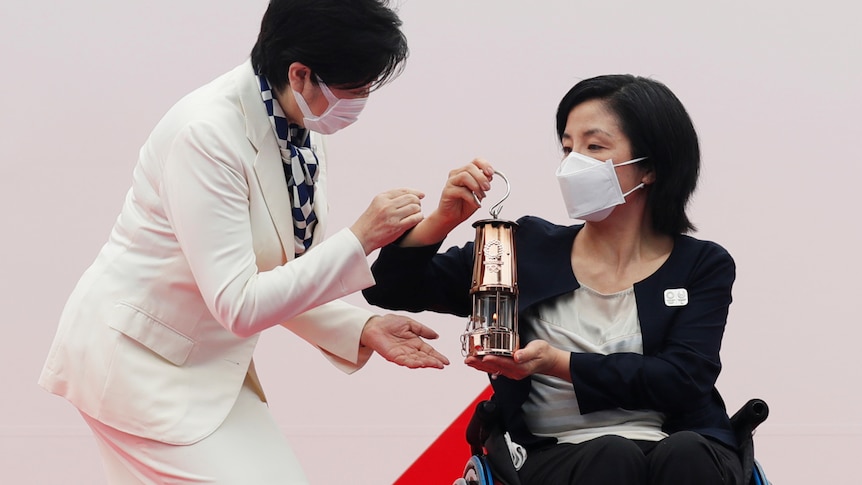 Tokyo governor receives Olympic torch lantern