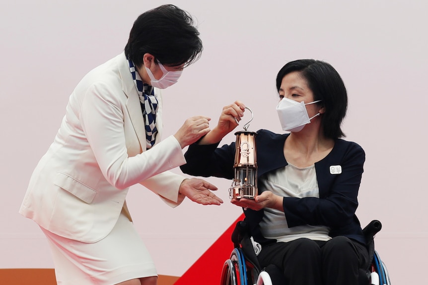 Tokyo governor receives Olympic torch lantern