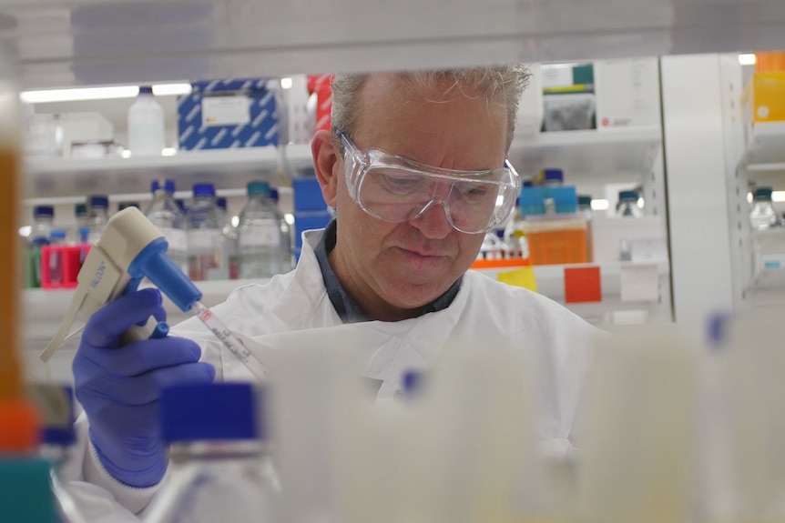 Dr Ray Steptoe working in the lab