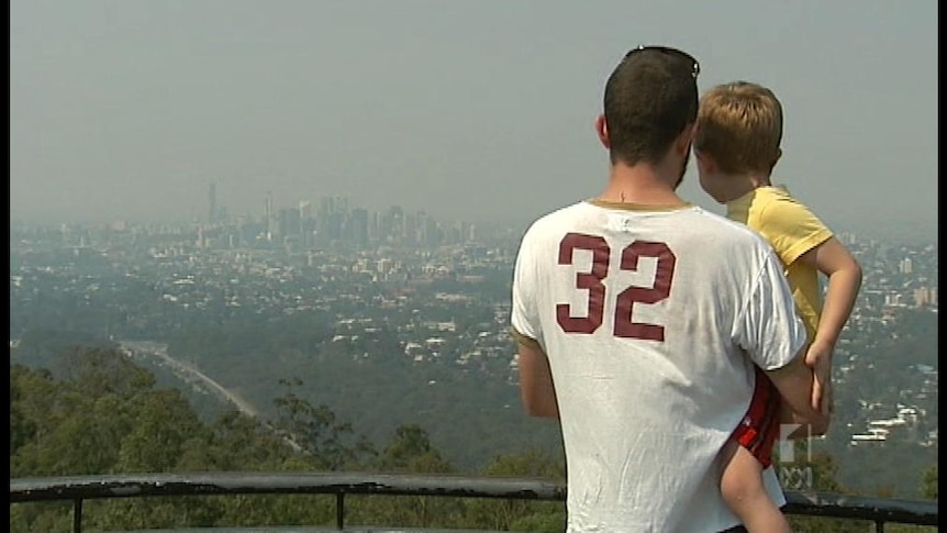 A thick smoke haze continues to hang over Brisbane from back-burning near Toowoomba in southern Queensland.