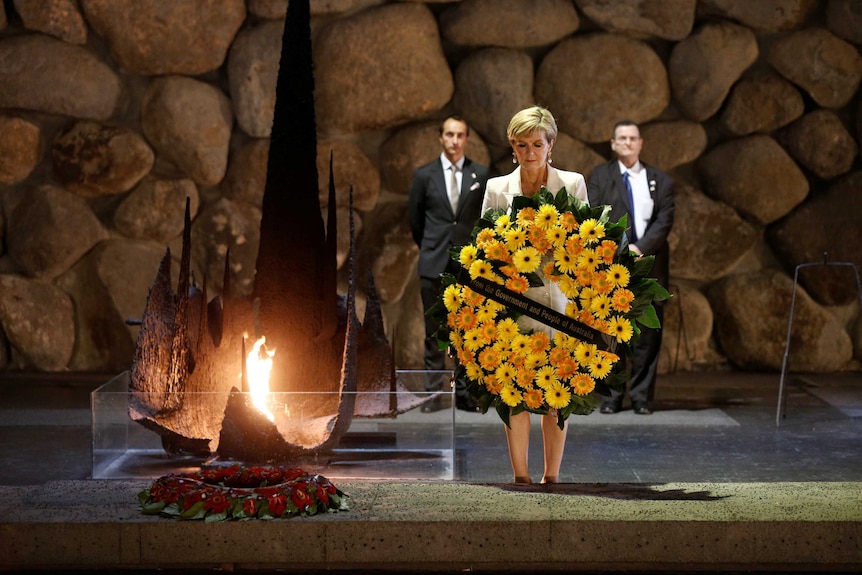 Julie Bishop lays a wreath during a ceremony in the Hall of Remembrance