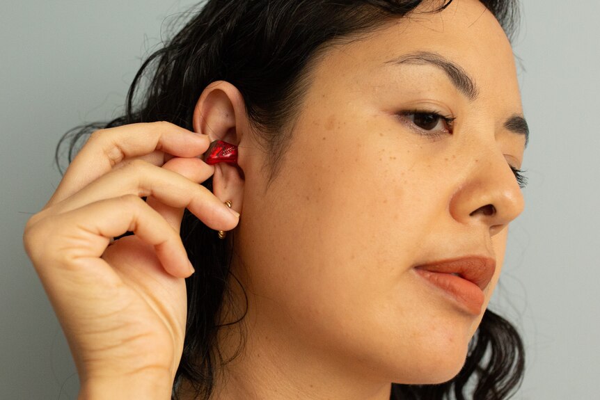 Ala Paredes hearing aid