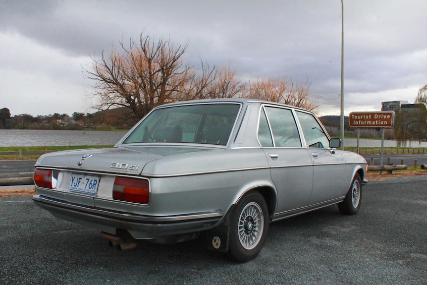 BMW 3.0 Si in Polaris Silver.