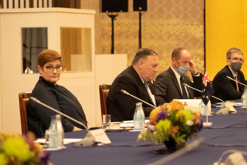 Marise Payne looks at the camera while seated next to Mike Pompeo