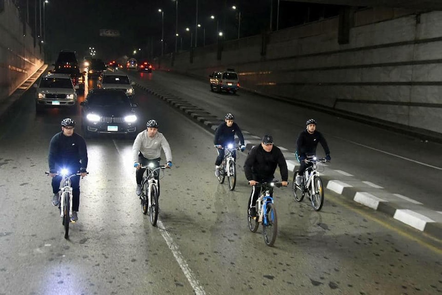The Egyptian President cycles through Cairo streets in a peloton of five, with six security vehicles behind it.