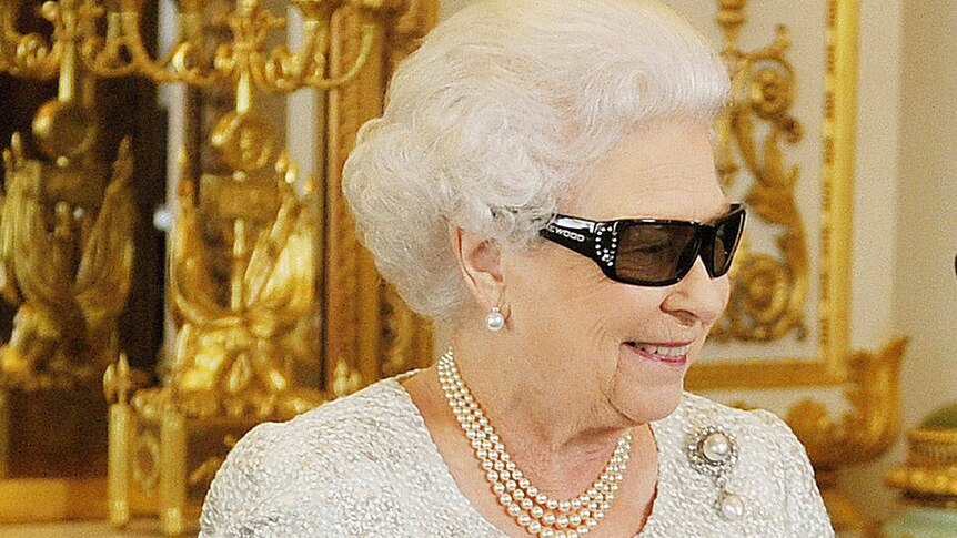 The Queen wears 3D glasses