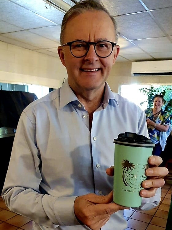 Man holding coffee cup takeaway.