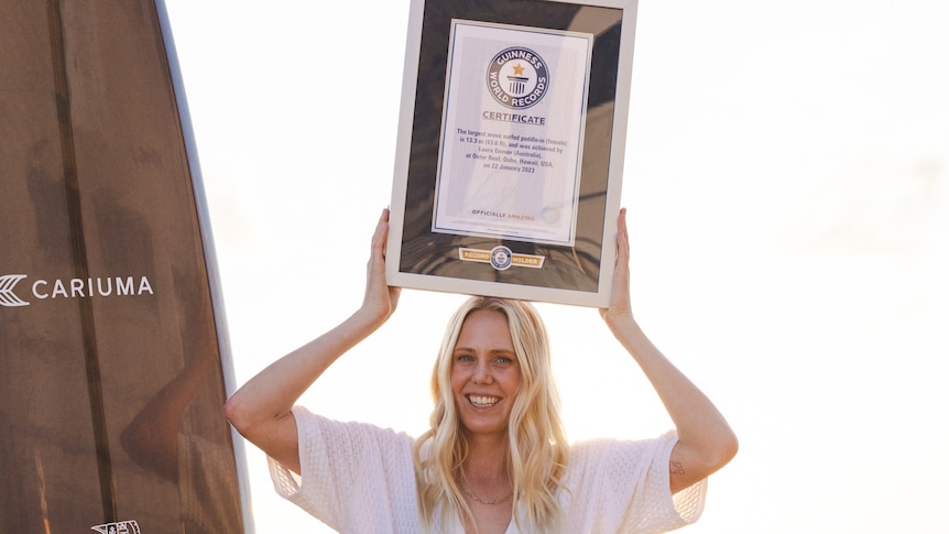 Laura Enever with her WorldRecord certificate