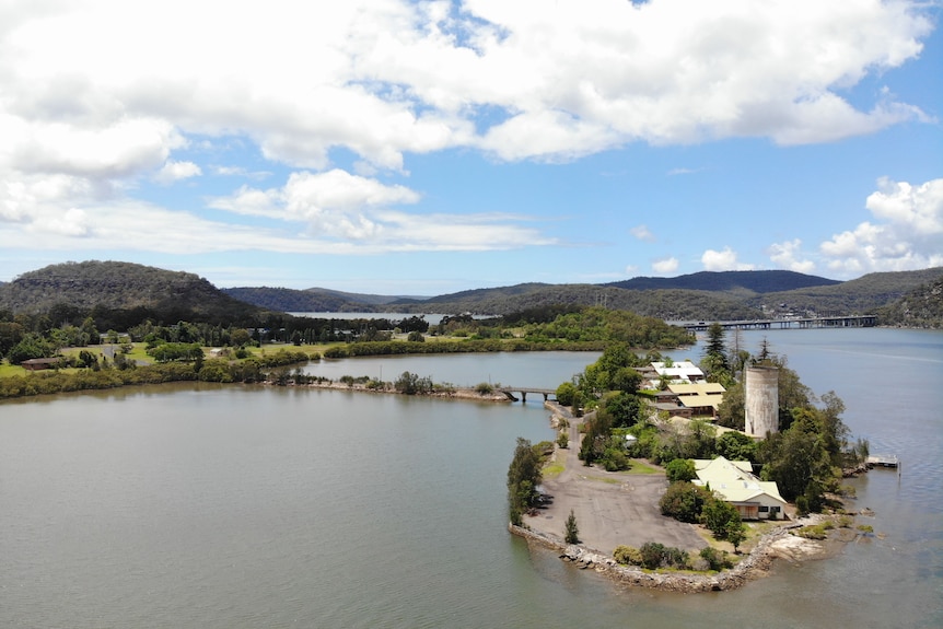 A short bridge connects Peat Island to the mainland. It's surrounding by the Hawkesbury River just north of Sydney. 2021