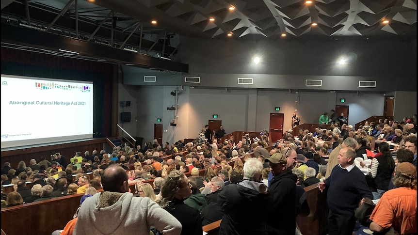 A crowd of people in a auditorium.