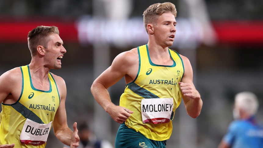 Cedric Dubler yells encouragement at Ashley Moloney as he runs next to him in the 1,500-metre race.