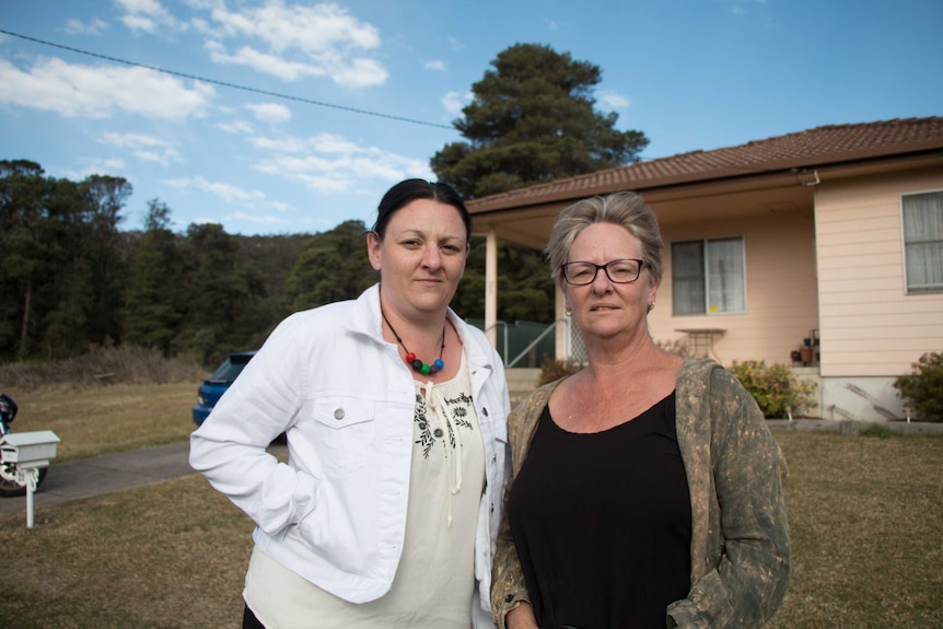 Kira Boundy and her mum Michelle Vincent stand outside a house in Lithgow