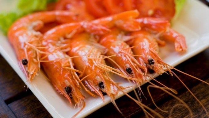 Cooked sustainable farmed prawns