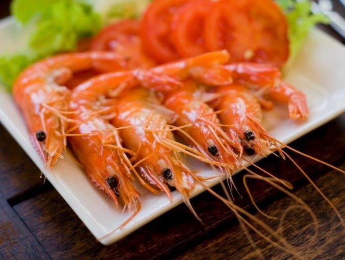 Cooked sustainable farmed prawns