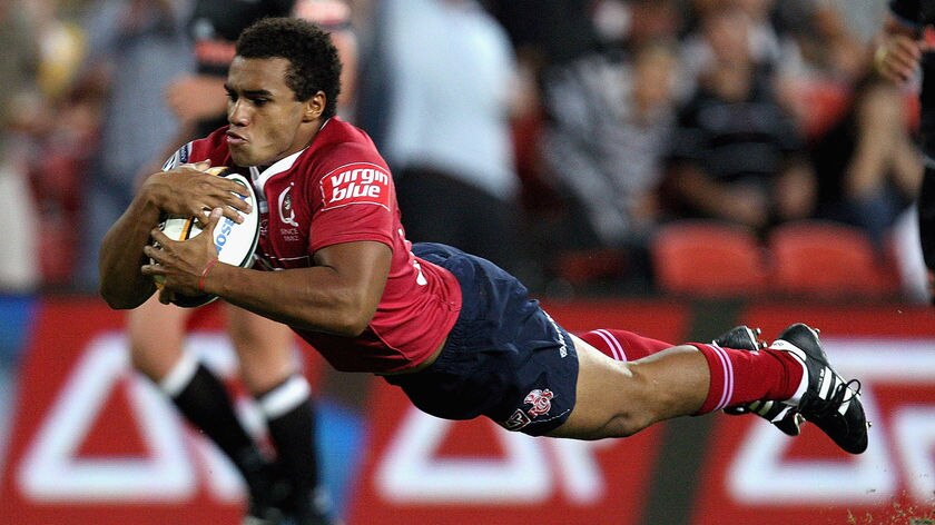 Will Genia dives over