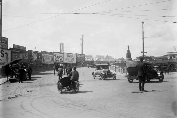 William Street intersection for the Horseshoe Bridge in 1924.