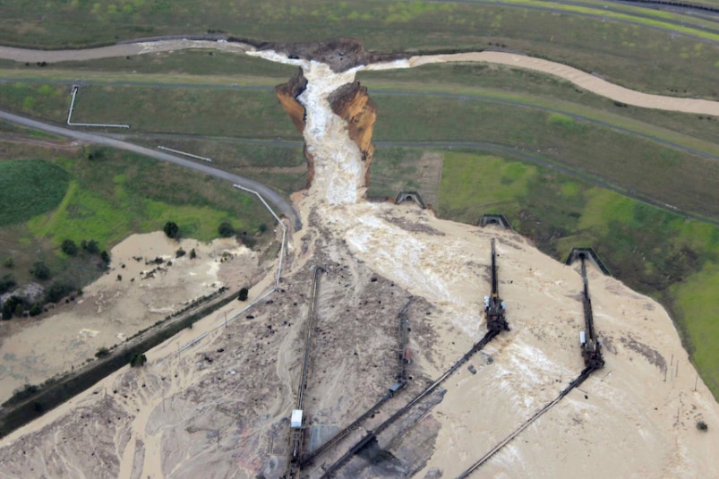 Floodwaters enters Yallourn mine in 2012.