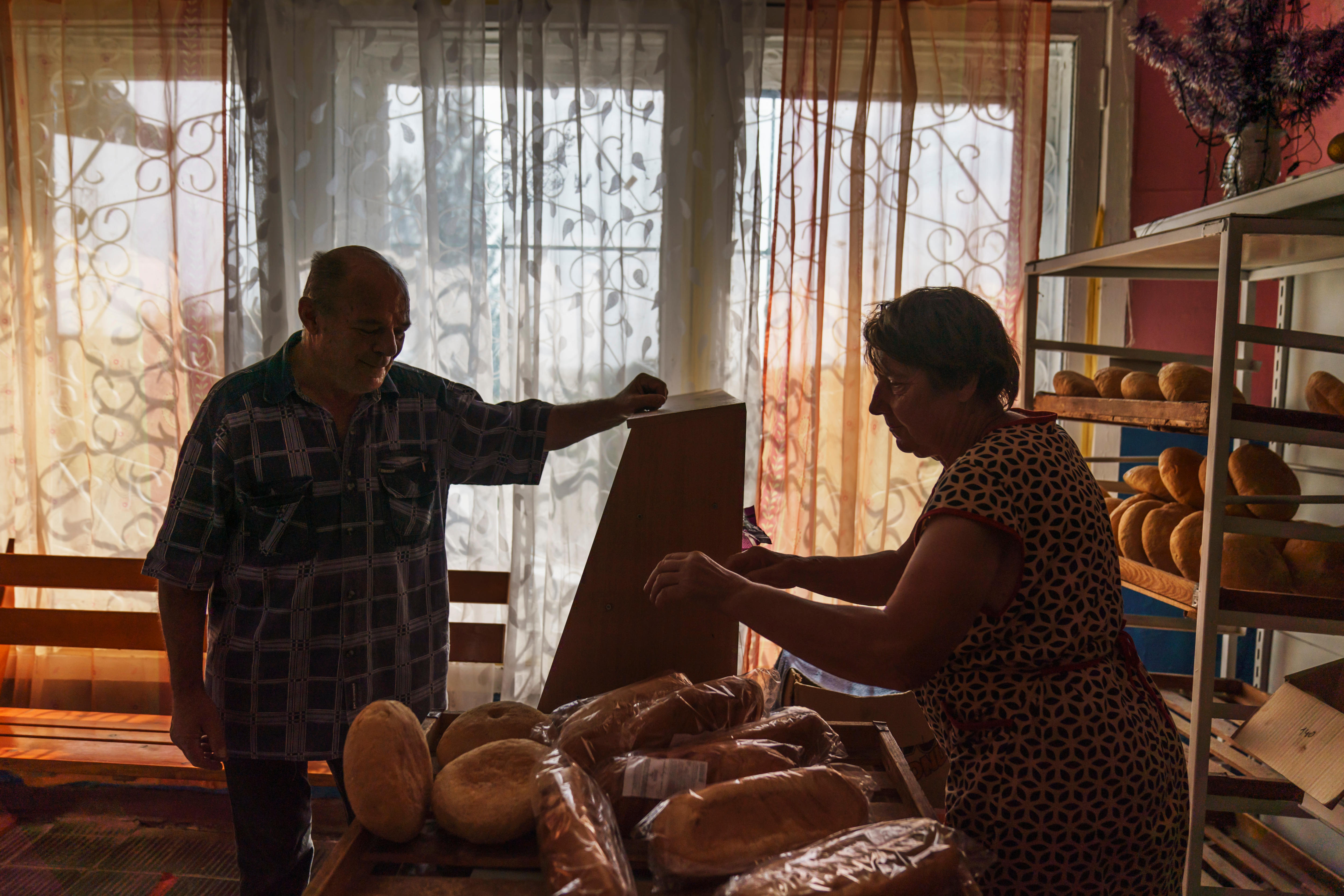 The Ukraine Bakery Helping Feed Frontline Soldiers In The War - ABC News